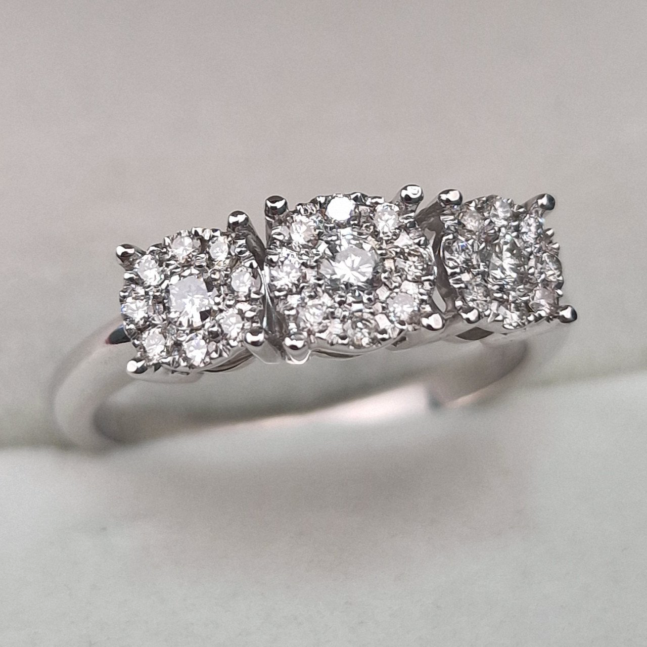 Кольцо Deimantas 104925311 17,5р 3,45гр 0,36ct. купить,NaN