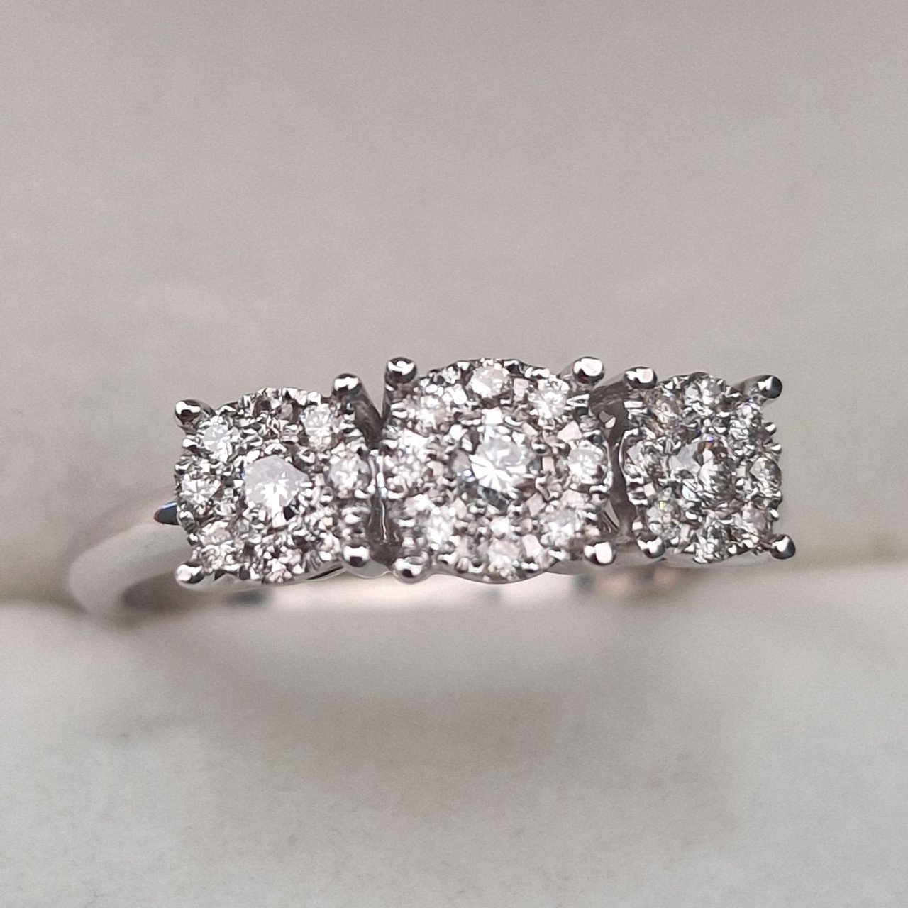 Кольцо Deimantas 104925311 17,5р 3,45гр 0,36ct. купить,NaN
