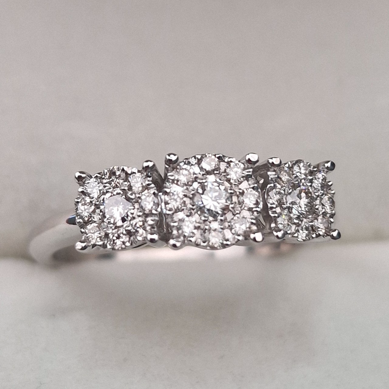Кольцо Deimantas 104925311 17,5р 3,45гр 0,36ct. купить,NaN
