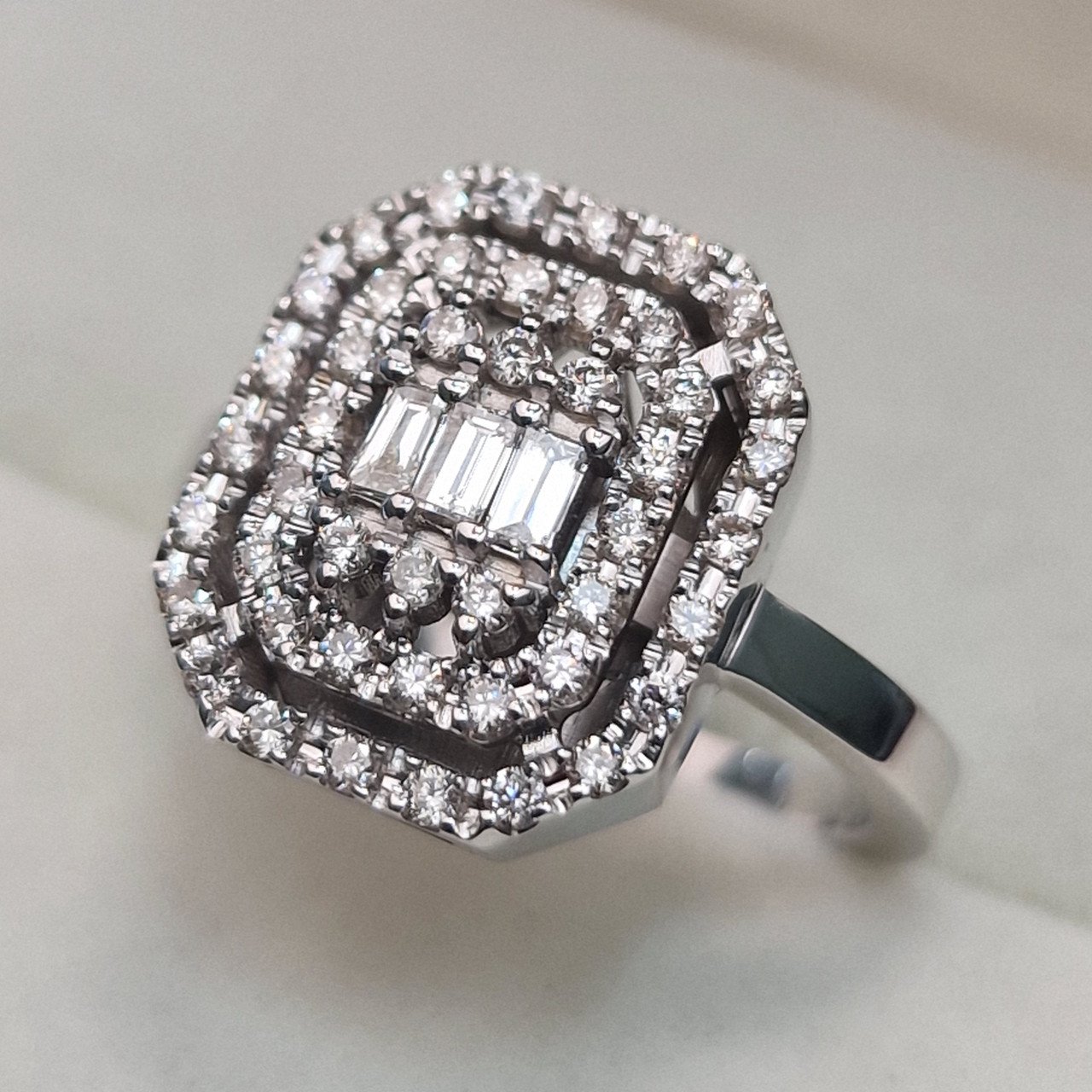 Кольцо Deimantas 104925352 17р 6,03гр 0,50ct. купить,NaN