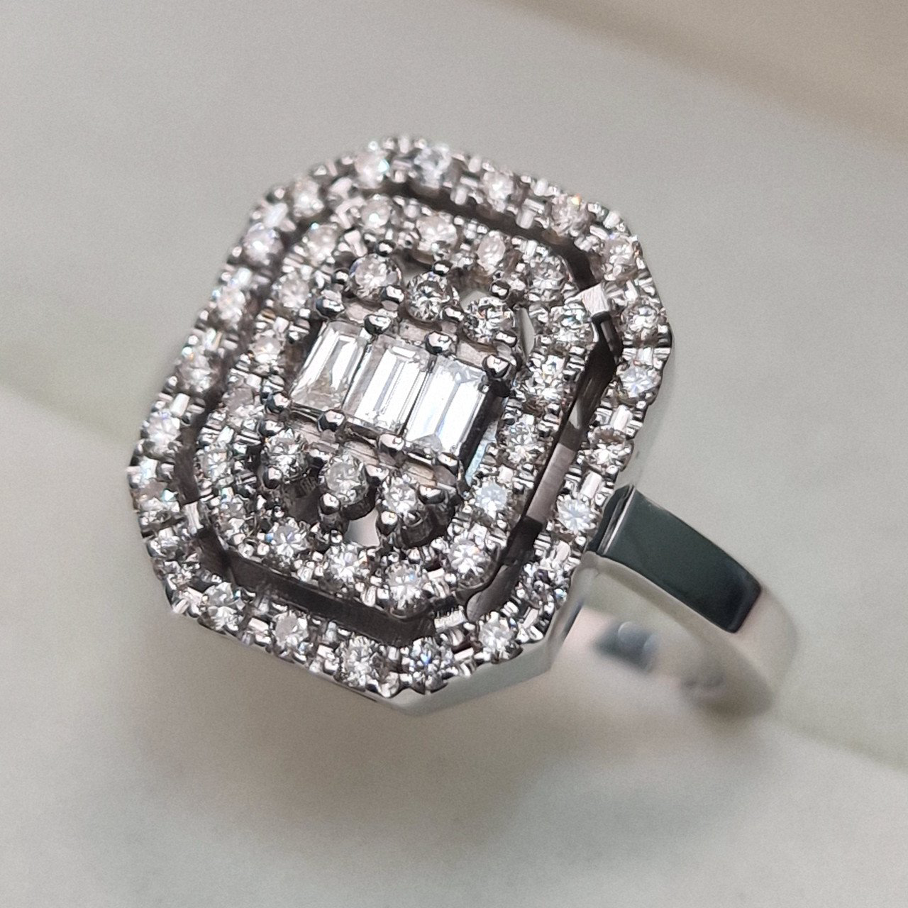 Кольцо Deimantas 104925352 17р 6,03гр 0,50ct. купить,NaN