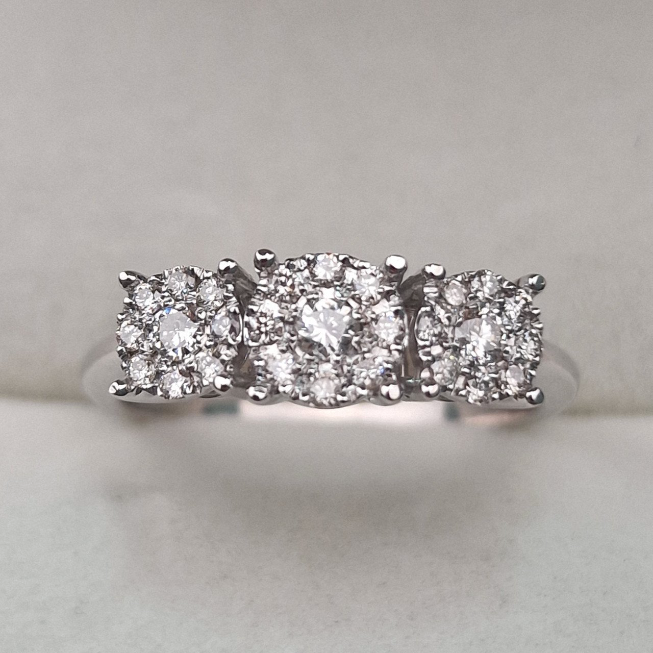 Кольцо Deimantas 104925311 17,5р 3,45гр 0,36ct. купить,NaN