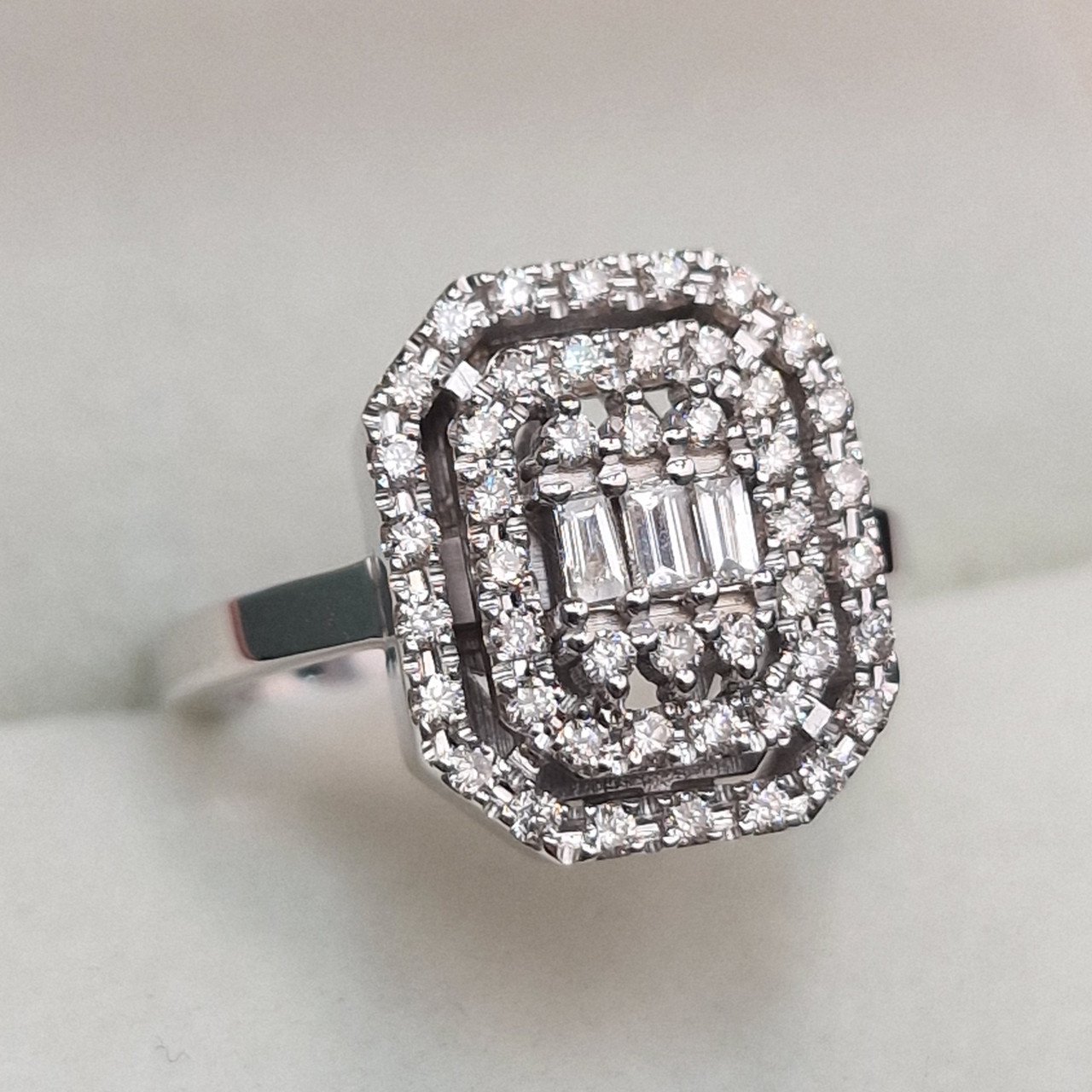 Кольцо Deimantas 104925352 17р 6,03гр 0,50ct. купить,NaN