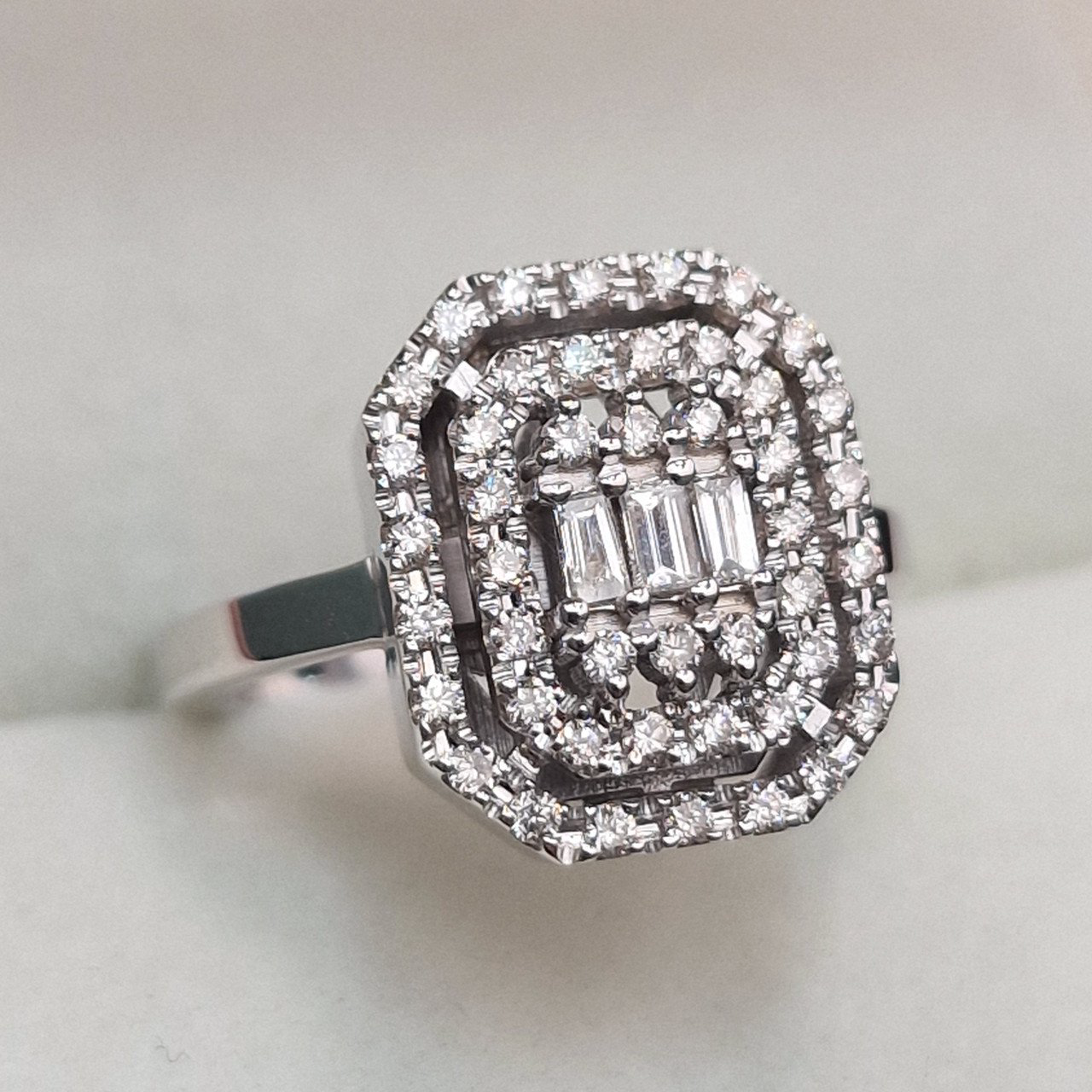 Кольцо Deimantas 104925352 17р 6,03гр 0,50ct. купить,NaN
