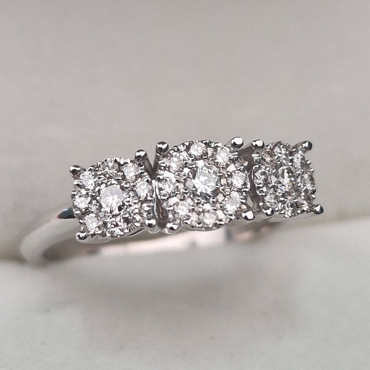 Кольцо Deimantas 104925311 17,5р 3,45гр 0,36ct. купить,NaN