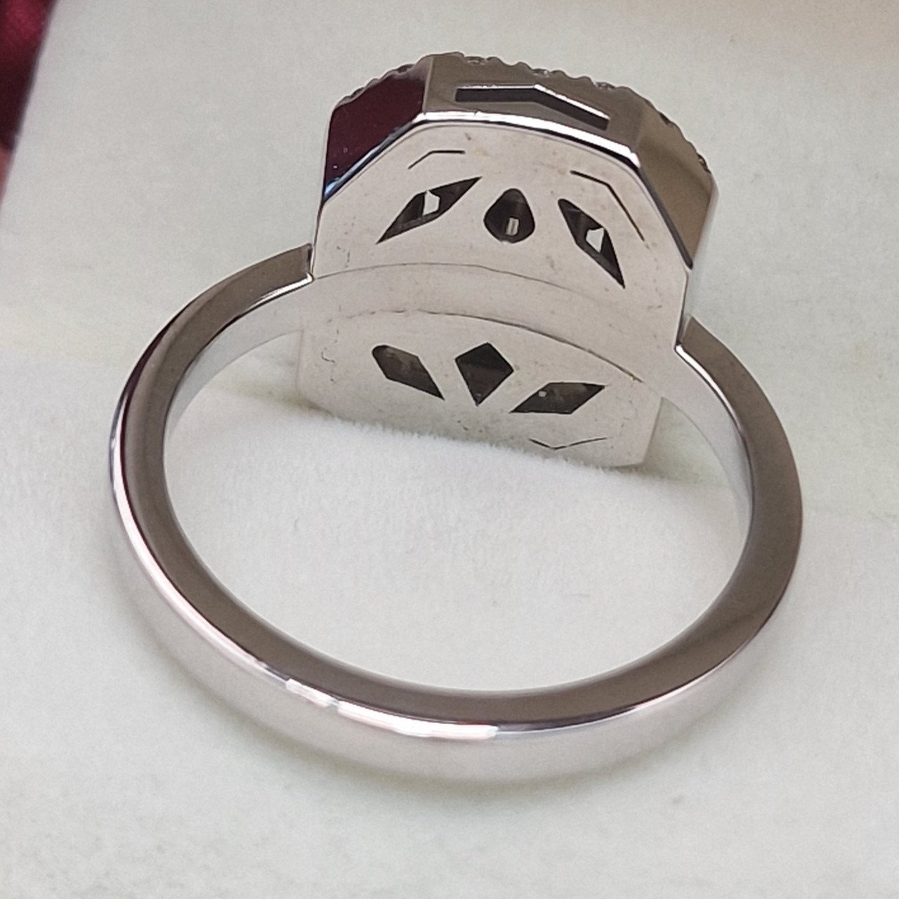 Кольцо Deimantas 104925352 17р 6,03гр 0,50ct. купить,NaN