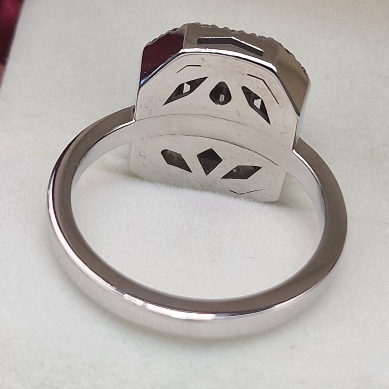 Кольцо Deimantas 104925352 17р 6,03гр 0,50ct. купить,NaN