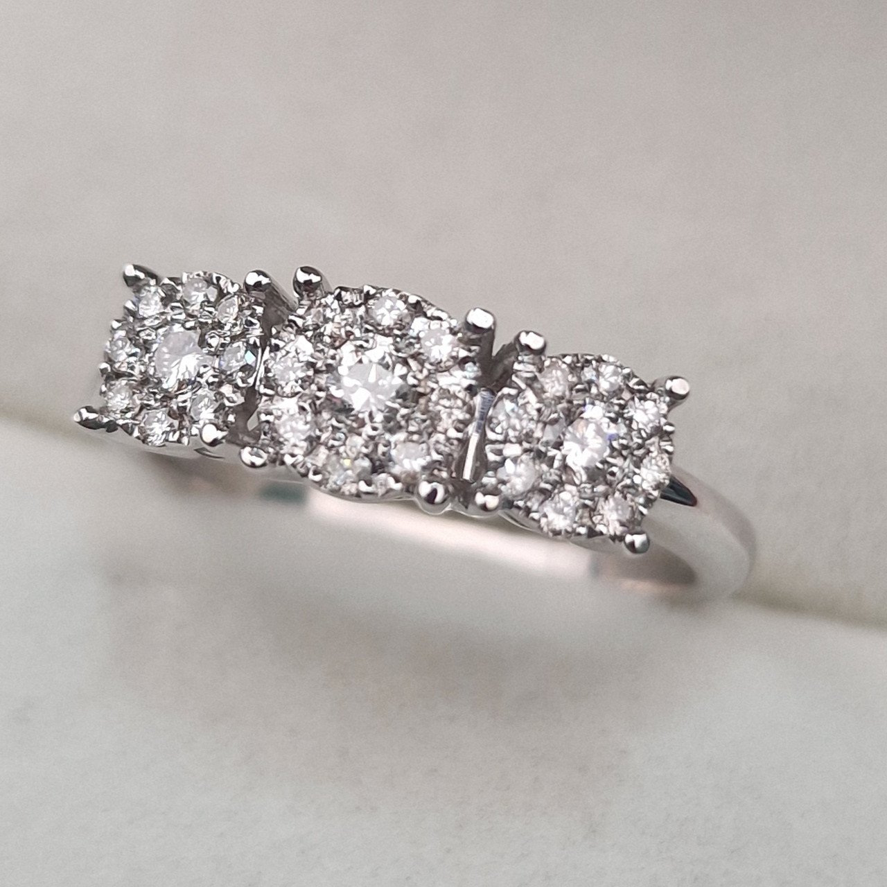 Кольцо Deimantas 104925311 17,5р 3,45гр 0,36ct. купить,NaN
