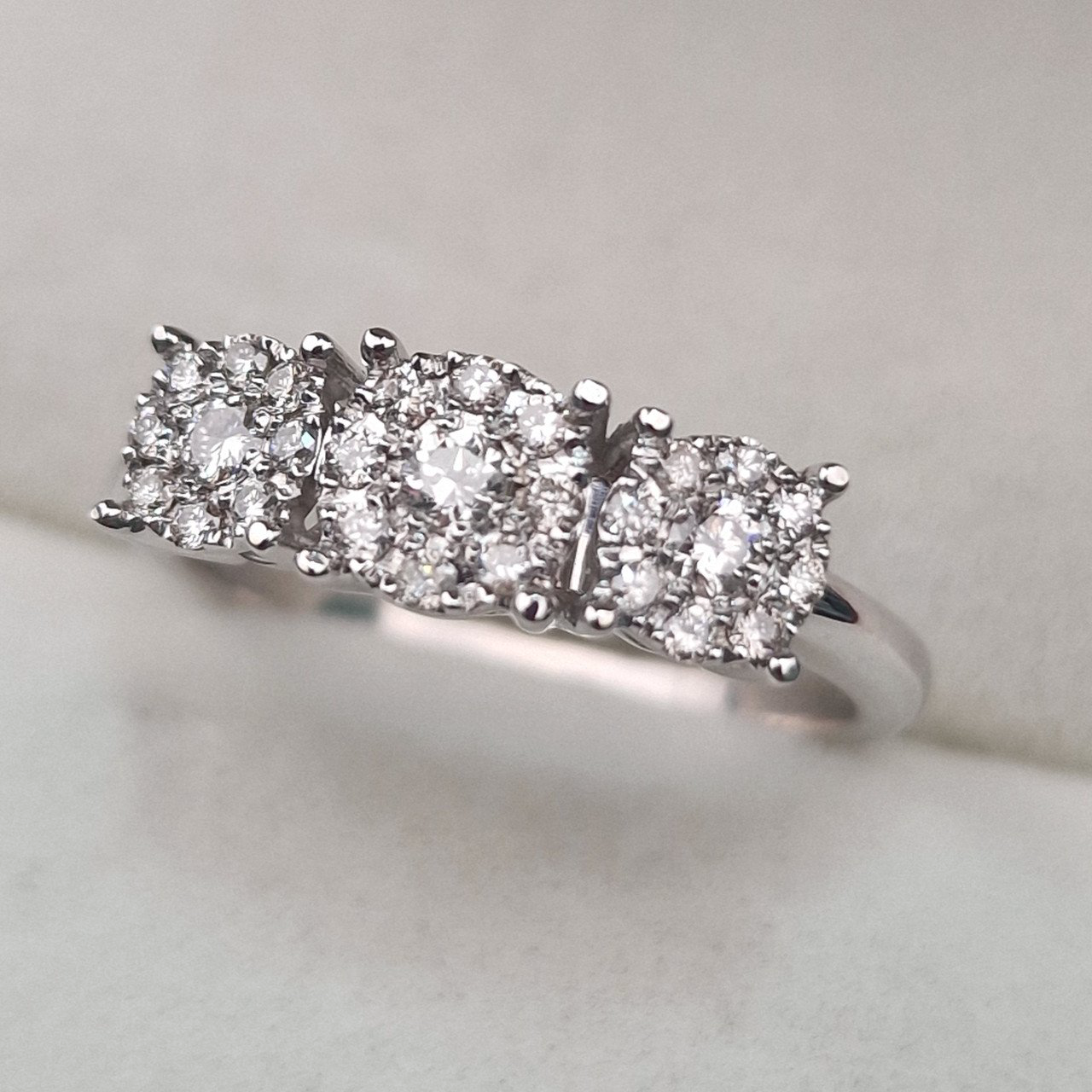 Кольцо Deimantas 104925311 17,5р 3,45гр 0,36ct. купить,NaN