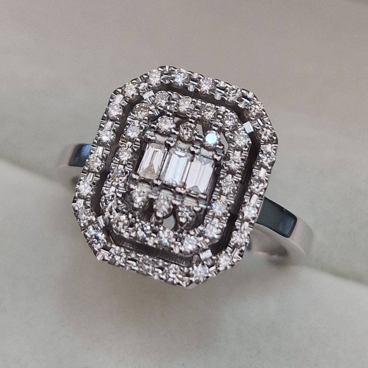 Кольцо Deimantas 104925352 17р 6,03гр 0,50ct. купить,NaN