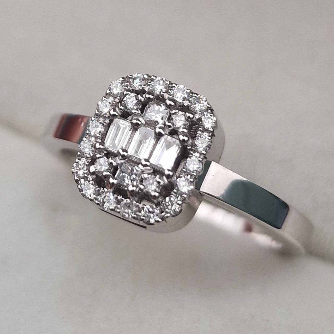 Кольцо Deimantas 104927075 17р 4,21гр 0,25ct. купить,NaN