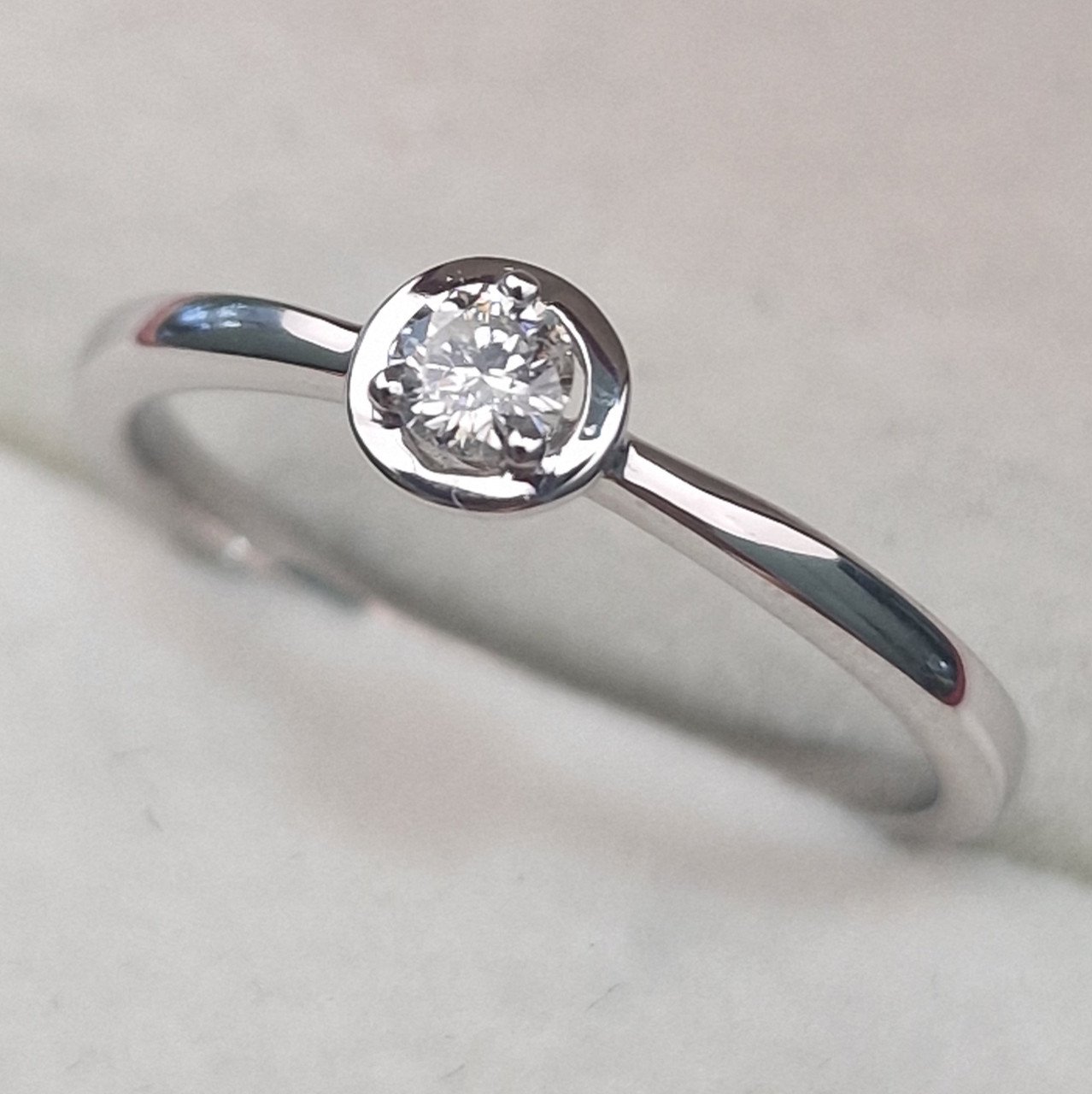 Кольцо Deimantas 104316962 16,5р 1,41гр 0,12ct. купить,NaN