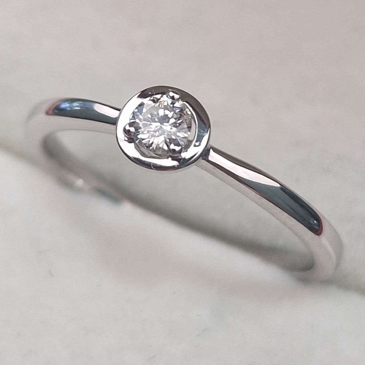Кольцо Deimantas 104316962 16,5р 1,41гр 0,12ct. купить,NaN