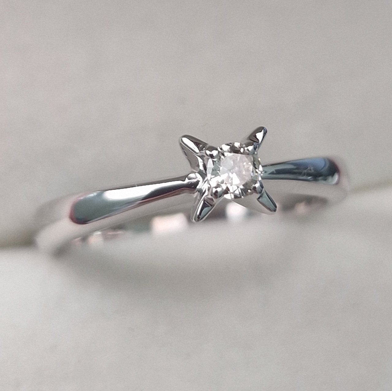 Кольцо Deimantas 104316988 17р 3,02гр 0,095ct. купить,NaN