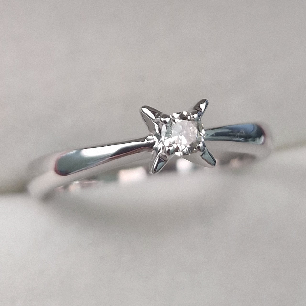 Кольцо Deimantas 104316988 17р 3,02гр 0,095ct. купить,NaN
