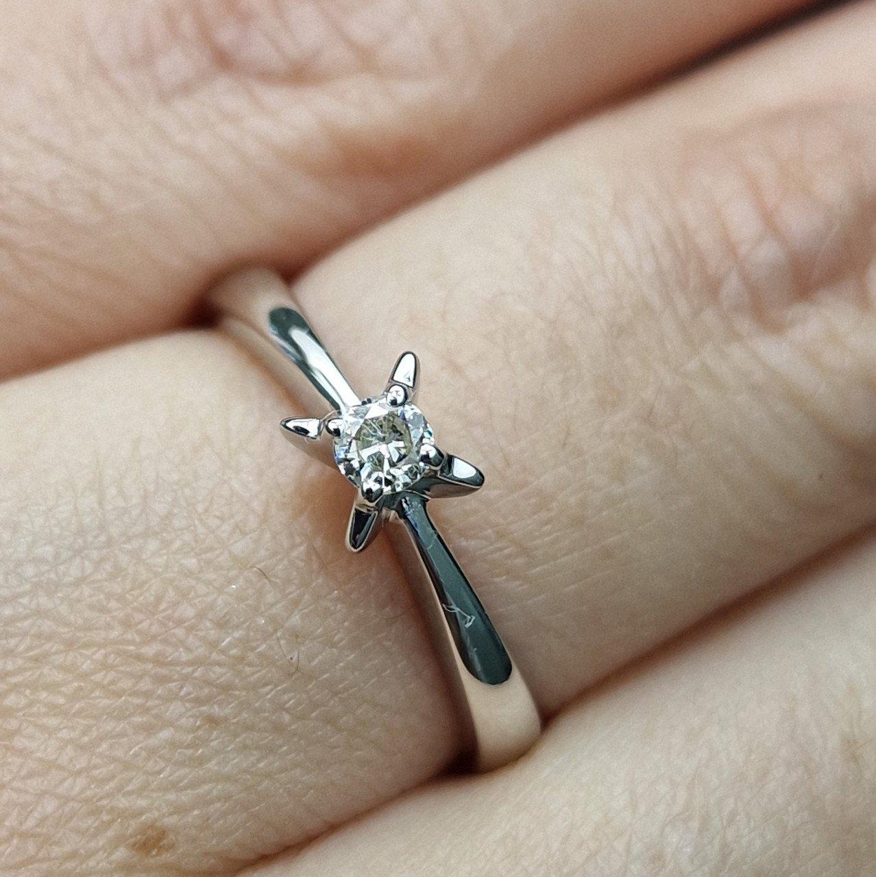 Кольцо Deimantas 104316988 17р 3,02гр 0,095ct. купить,NaN