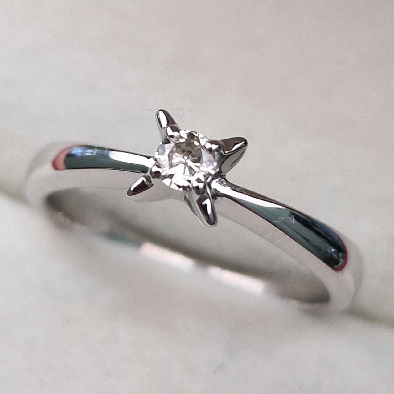 Кольцо Deimantas 104316988 17р 3,02гр 0,095ct. купить,NaN