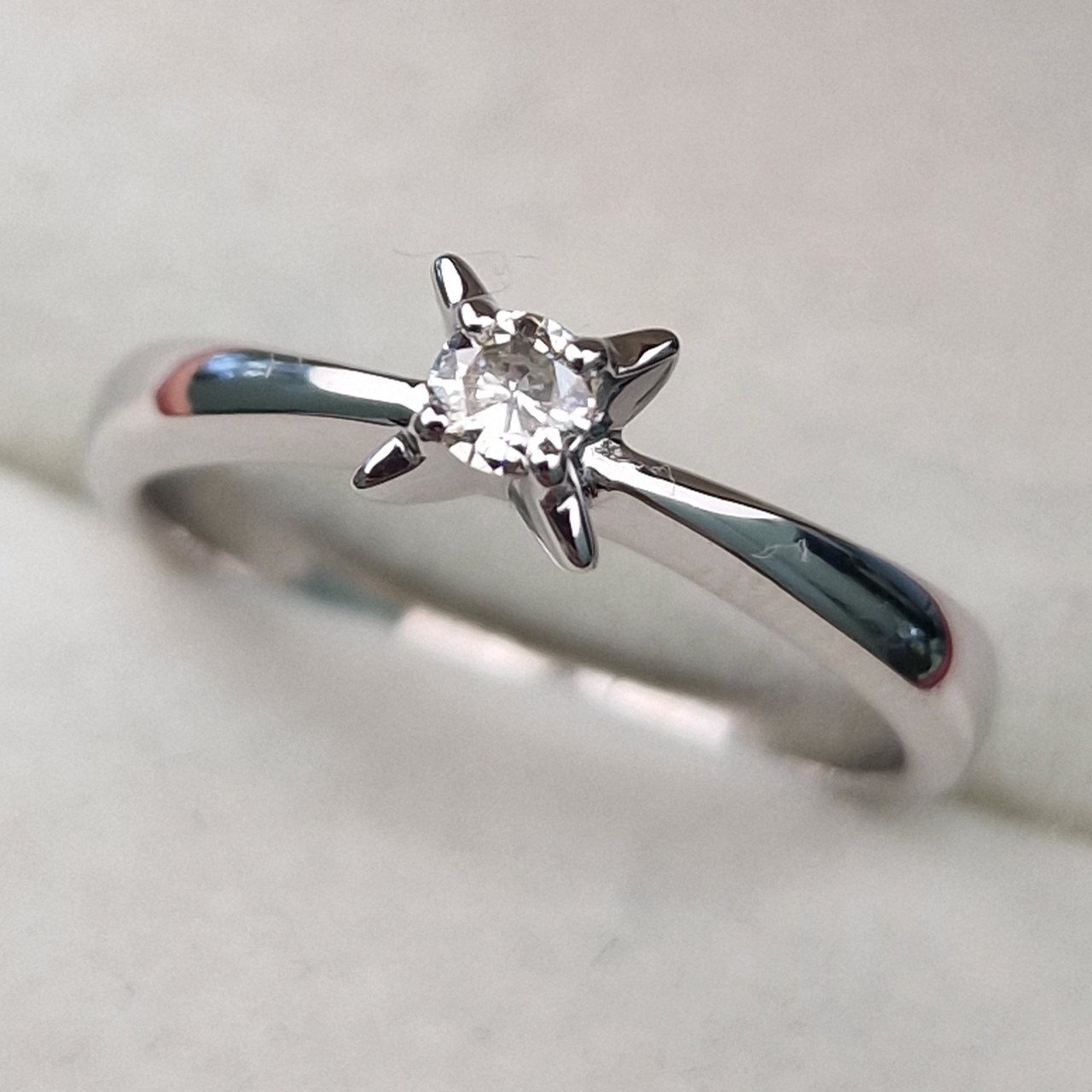 Кольцо Deimantas 104316988 17р 3,02гр 0,095ct. купить,NaN