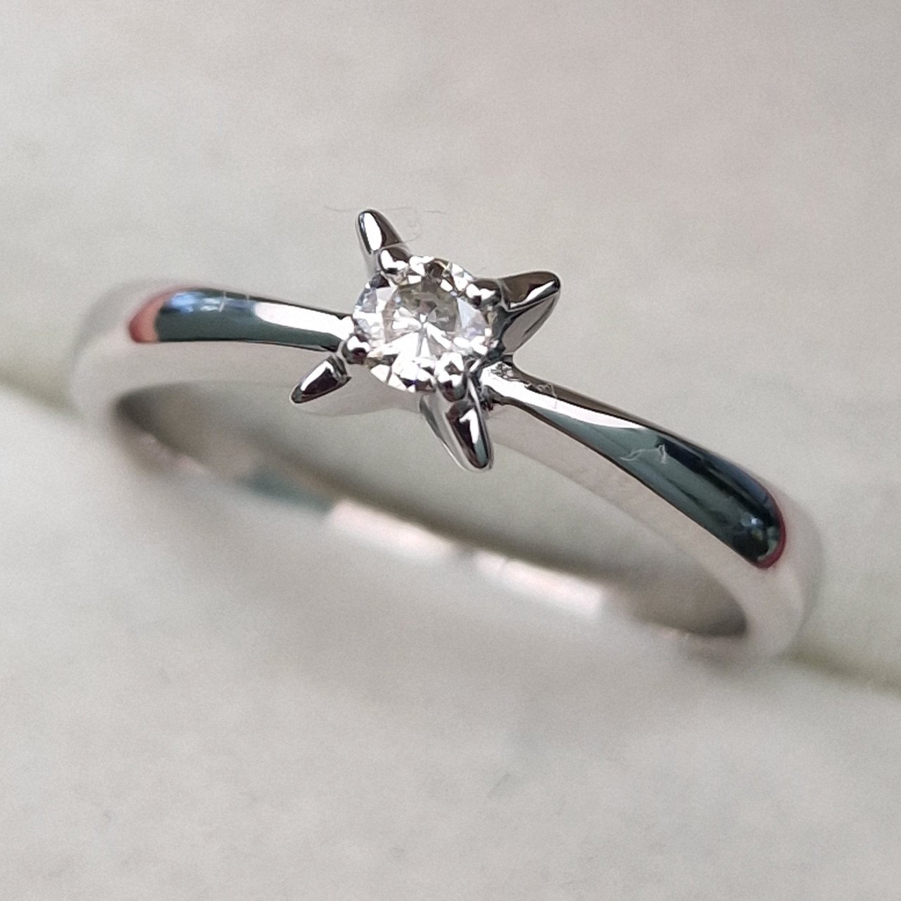 Кольцо Deimantas 104316988 17р 3,02гр 0,095ct. купить,NaN