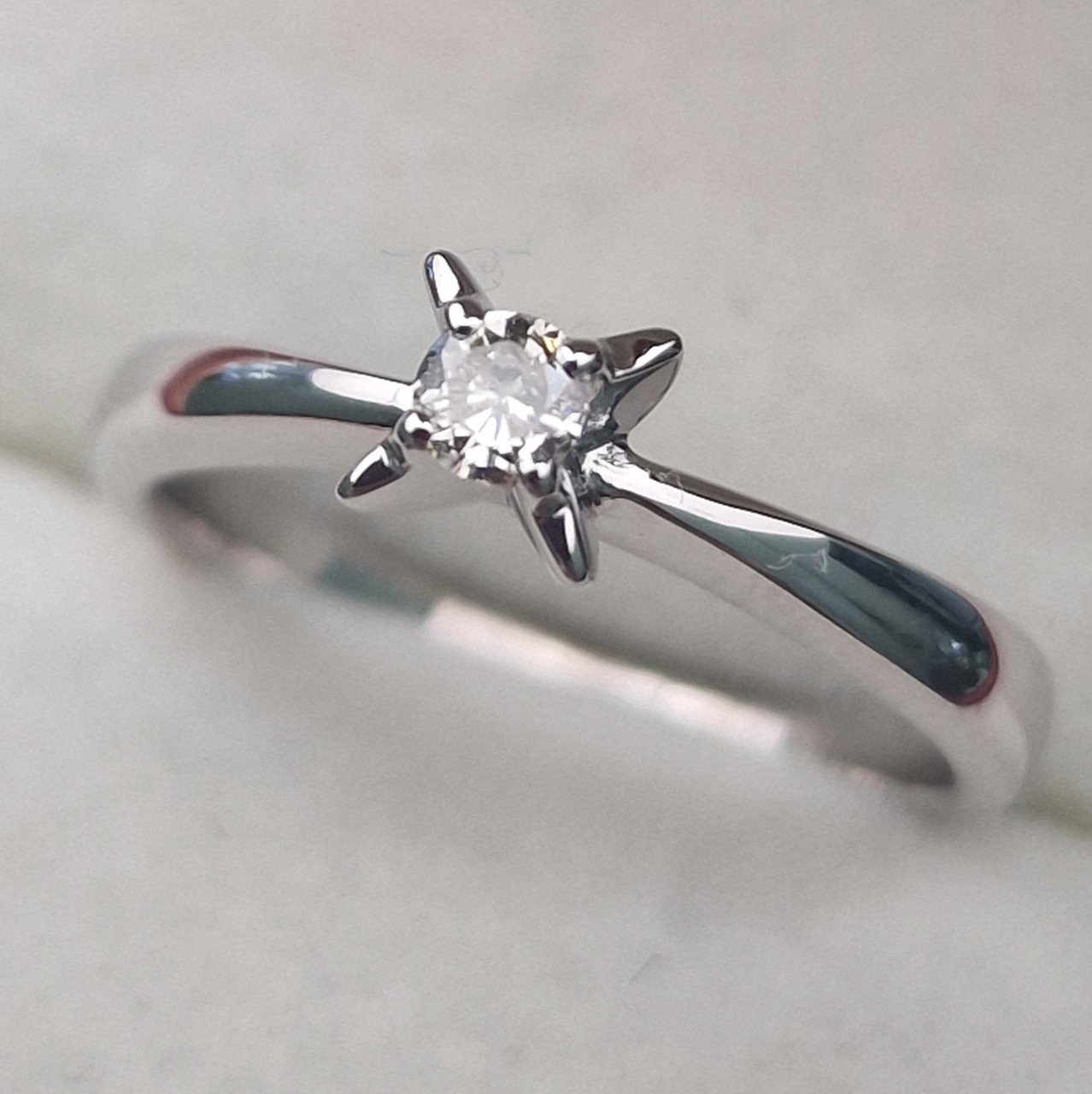 Кольцо Deimantas 104316988 17р 3,02гр 0,095ct. купить,NaN
