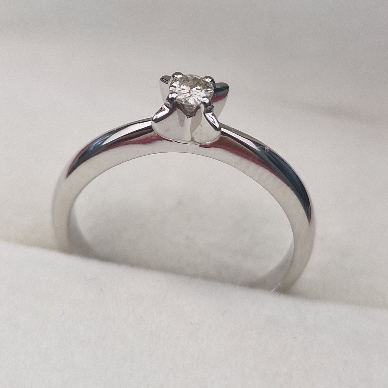 Кольцо Deimantas 104316988 17р 3,02гр 0,095ct. купить,NaN