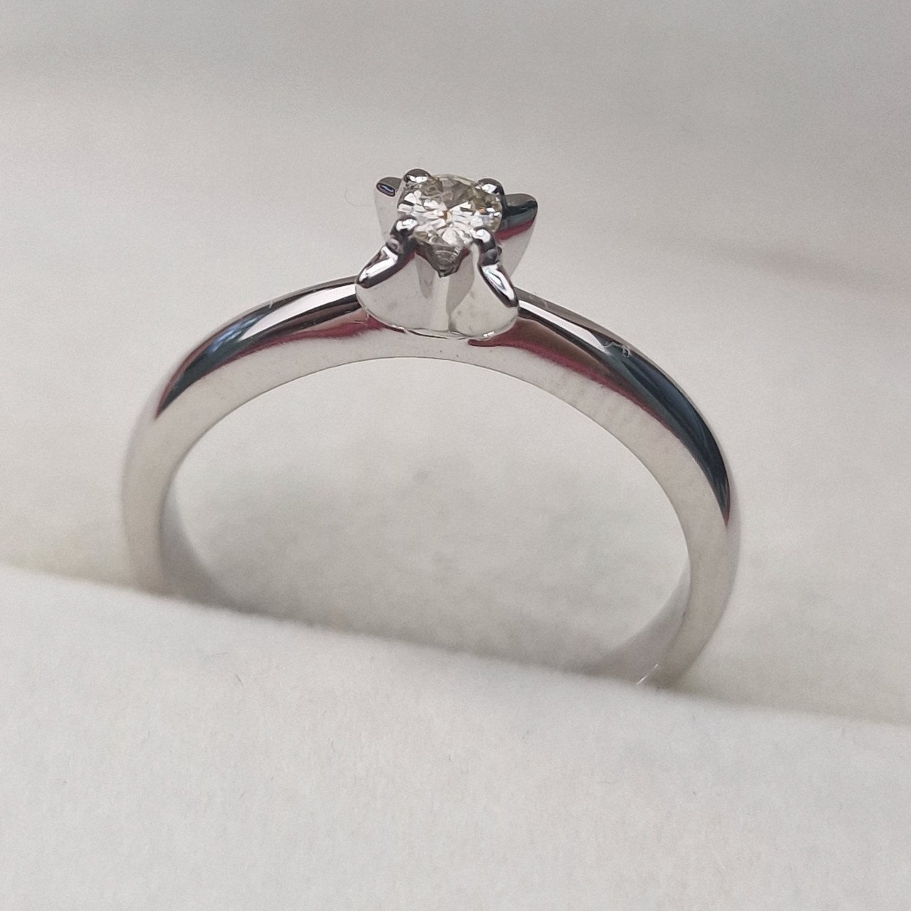 Кольцо Deimantas 104316988 17р 3,02гр 0,095ct. купить,NaN