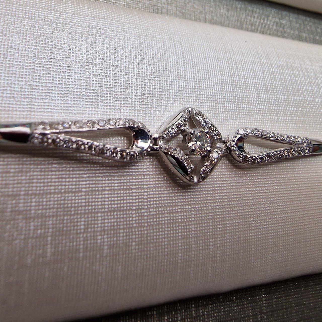 Браслет Deimantas 104317005 4,61гр 0,362ct. купить,NaN