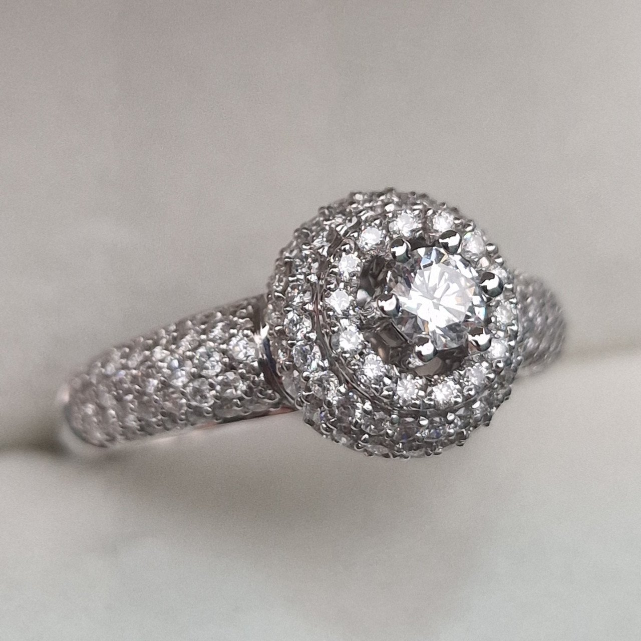 Кольцо Deimantas 104947536 18р 4,21гр 1,12ct. купить,NaN