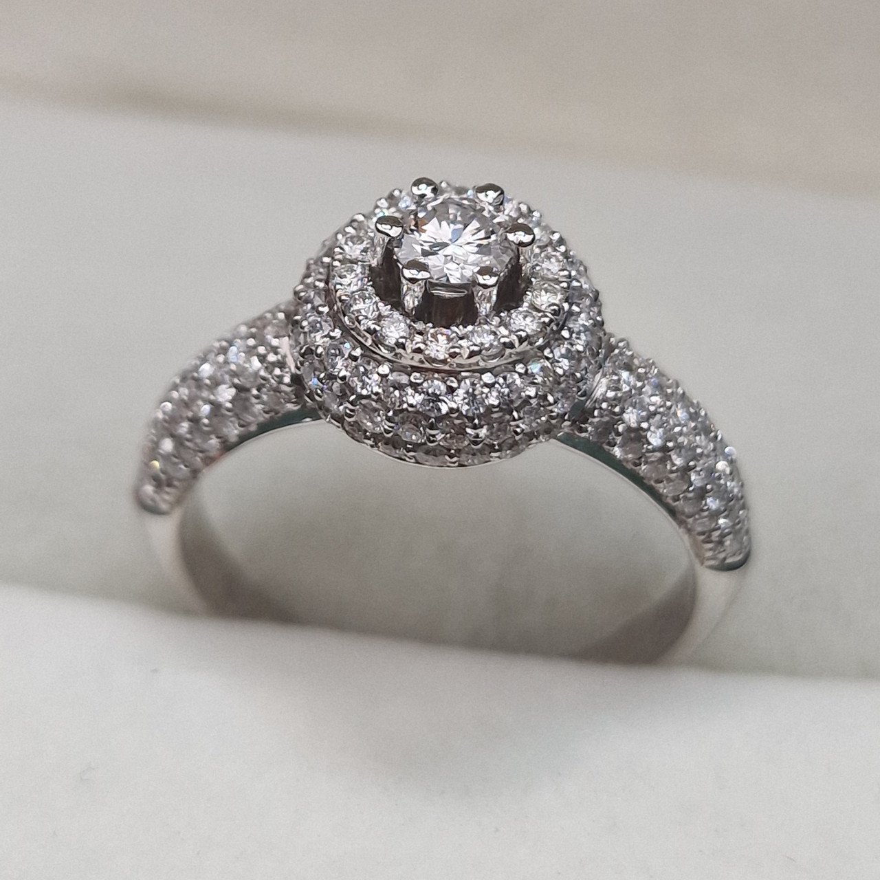 Кольцо Deimantas 104947536 18р 4,21гр 1,12ct. купить,NaN
