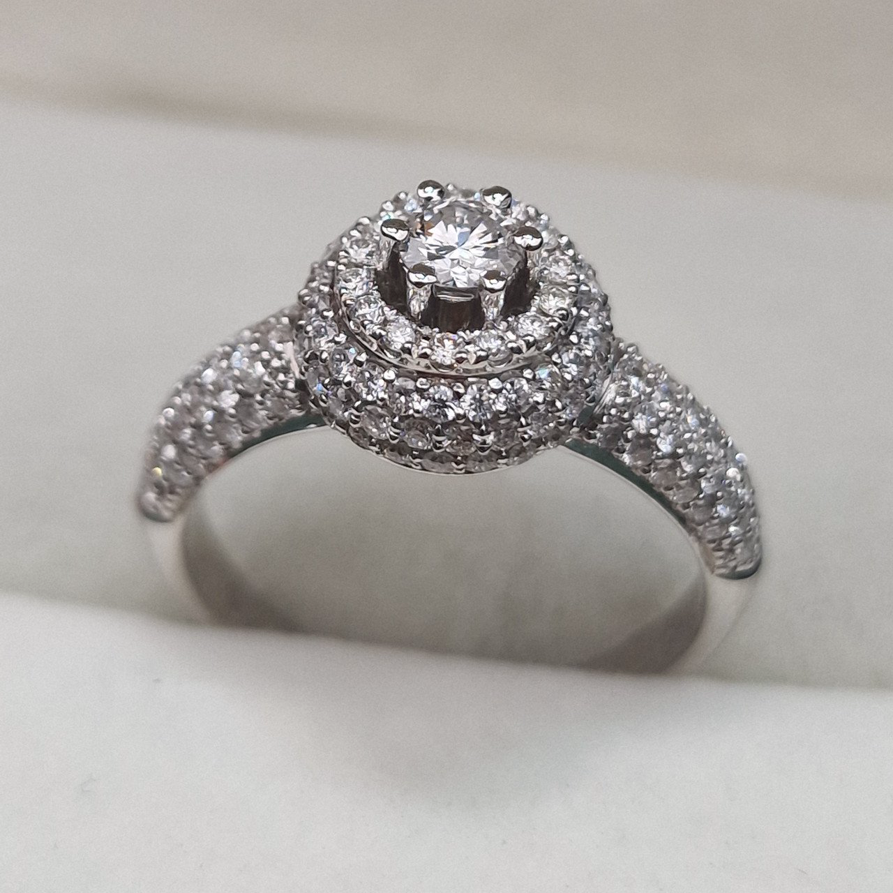 Кольцо Deimantas 104947536 18р 4,21гр 1,12ct. купить,NaN