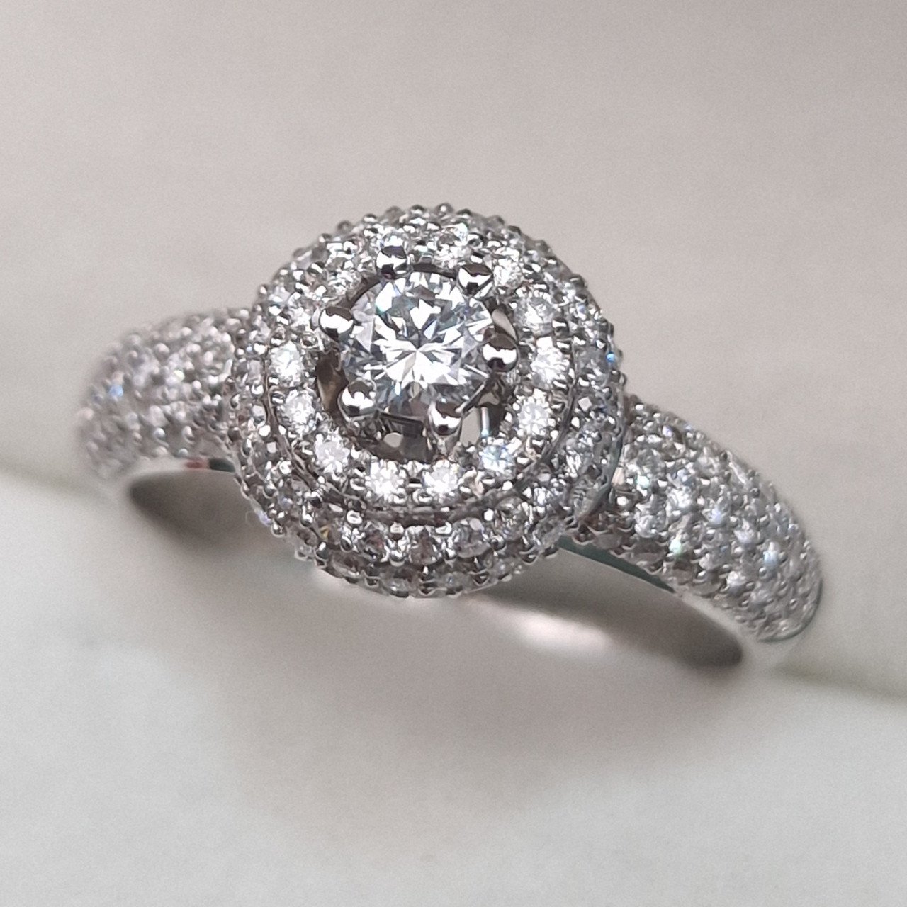 Кольцо Deimantas 104947536 18р 4,21гр 1,12ct. купить,NaN