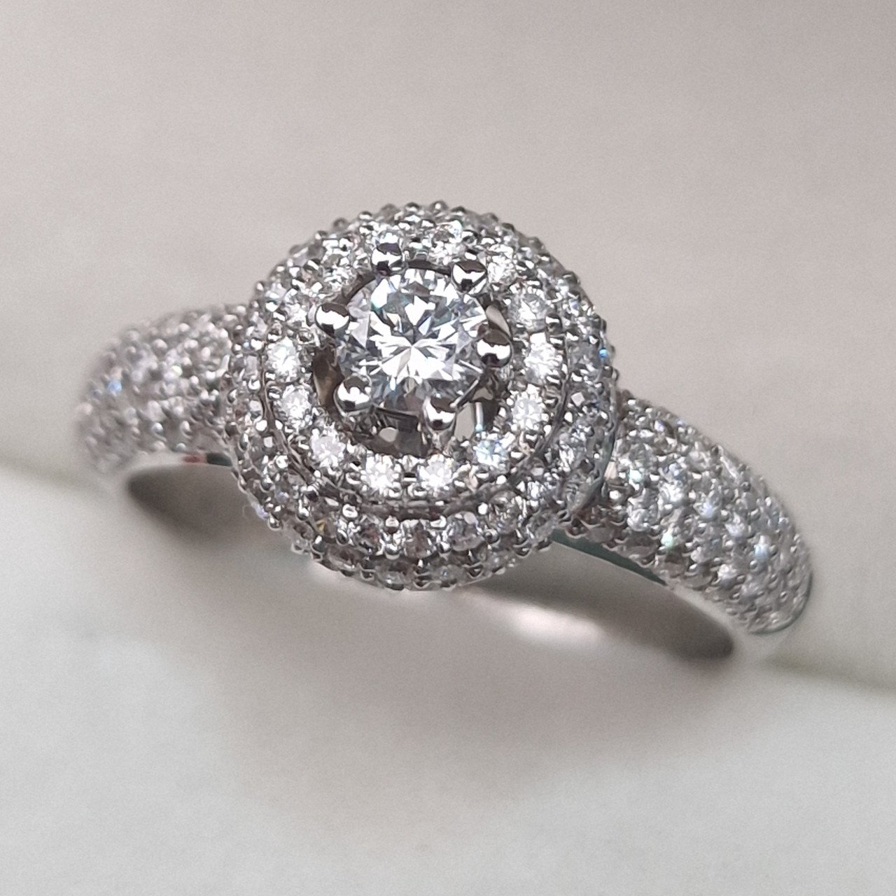 Кольцо Deimantas 104947536 18р 4,21гр 1,12ct. купить,NaN