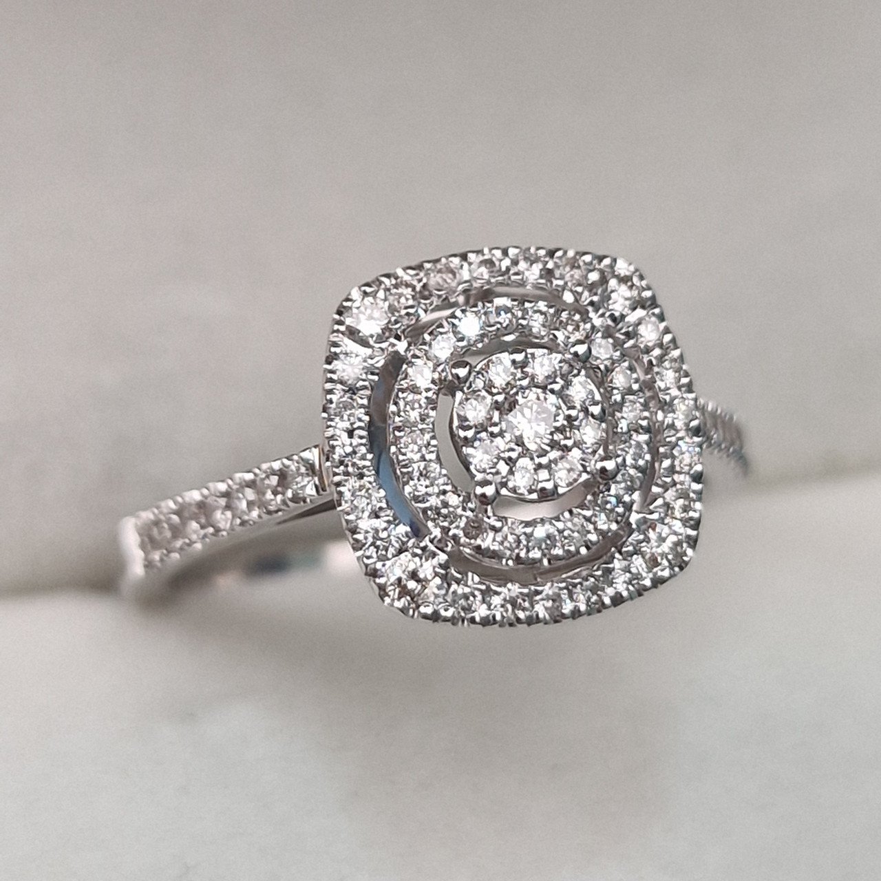 Кольцо Deimantas 104947690 17,5р 2,86гр 0,41ct. купить,NaN