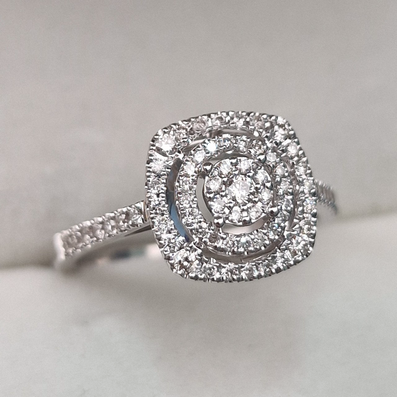 Кольцо Deimantas 104947690 17,5р 2,86гр 0,41ct. купить,NaN