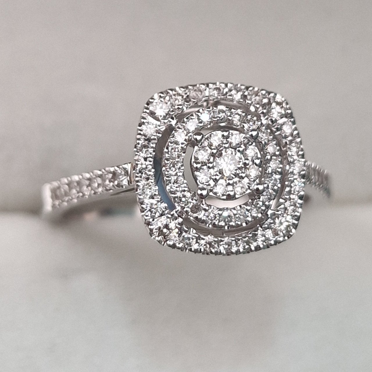Кольцо Deimantas 104947690 17,5р 2,86гр 0,41ct. купить,NaN