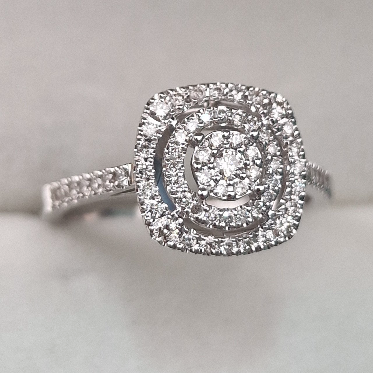Кольцо Deimantas 104947690 17,5р 2,86гр 0,41ct. купить,NaN