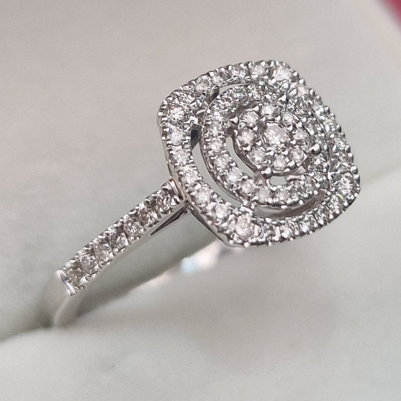 Кольцо Deimantas 104947690 17,5р 2,86гр 0,41ct. купить,NaN