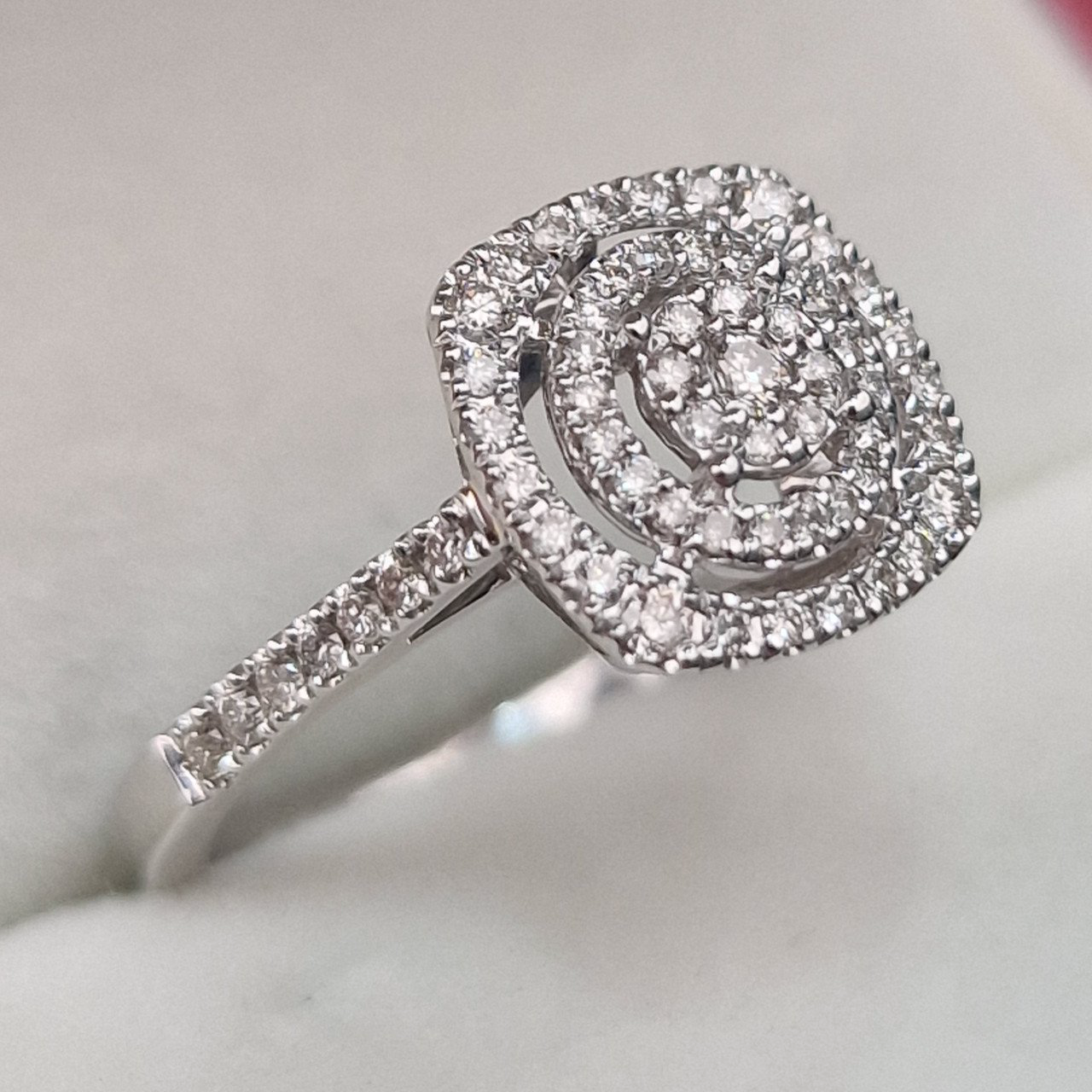 Кольцо Deimantas 104947690 17,5р 2,86гр 0,41ct. купить,NaN