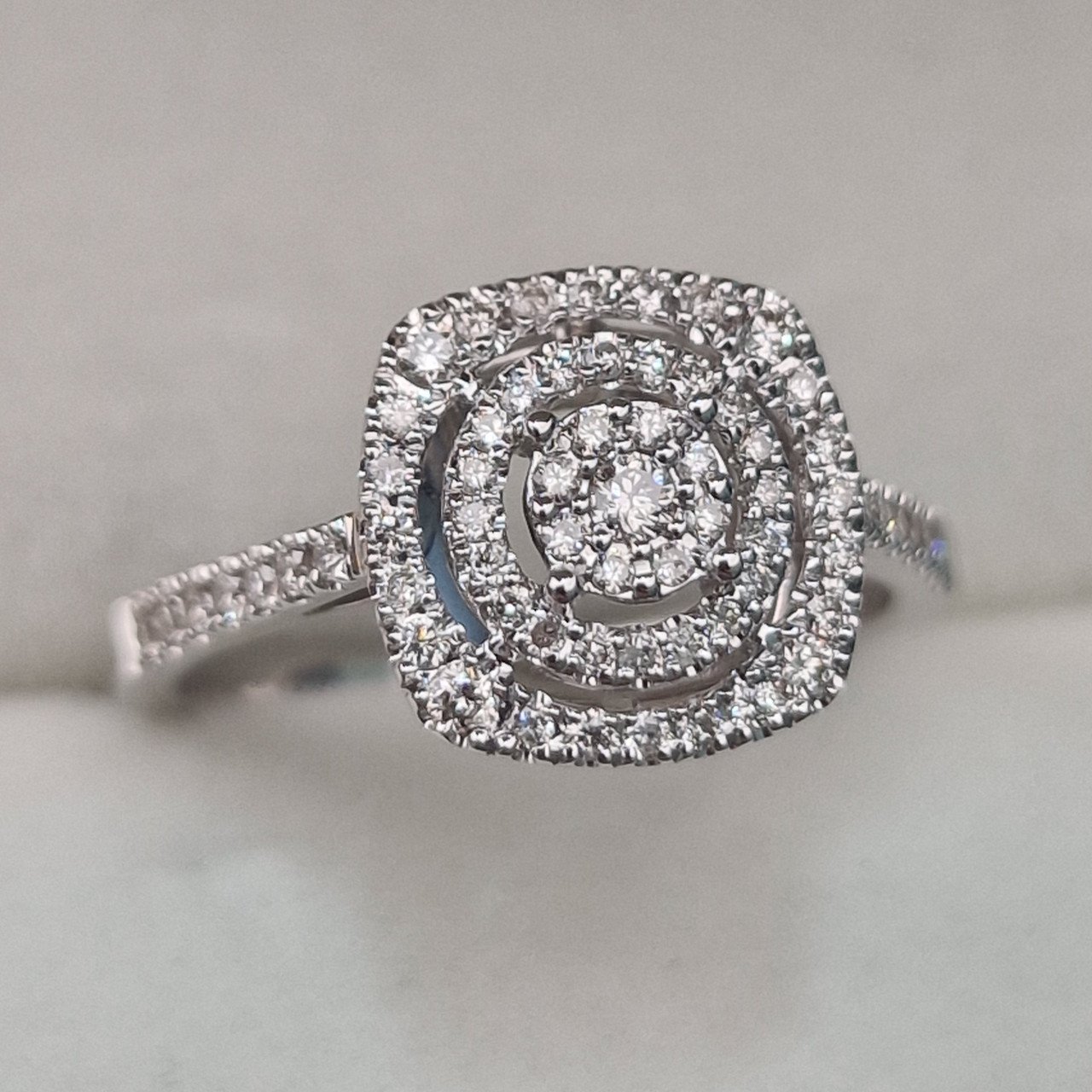 Кольцо Deimantas 104947690 17,5р 2,86гр 0,41ct. купить,NaN