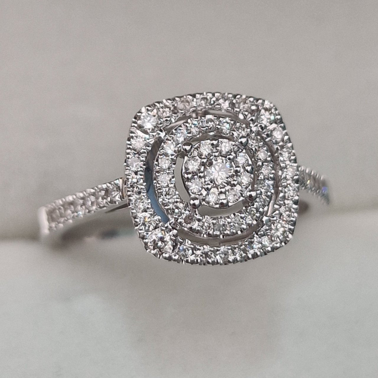 Кольцо Deimantas 104947690 17,5р 2,86гр 0,41ct. купить,NaN