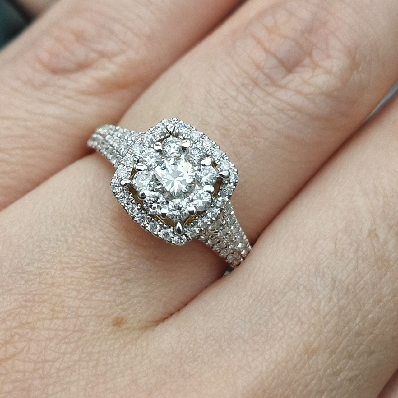 Кольцо Deimantas 104947584 17,5р 4,13гр 0,93ct. купить,NaN