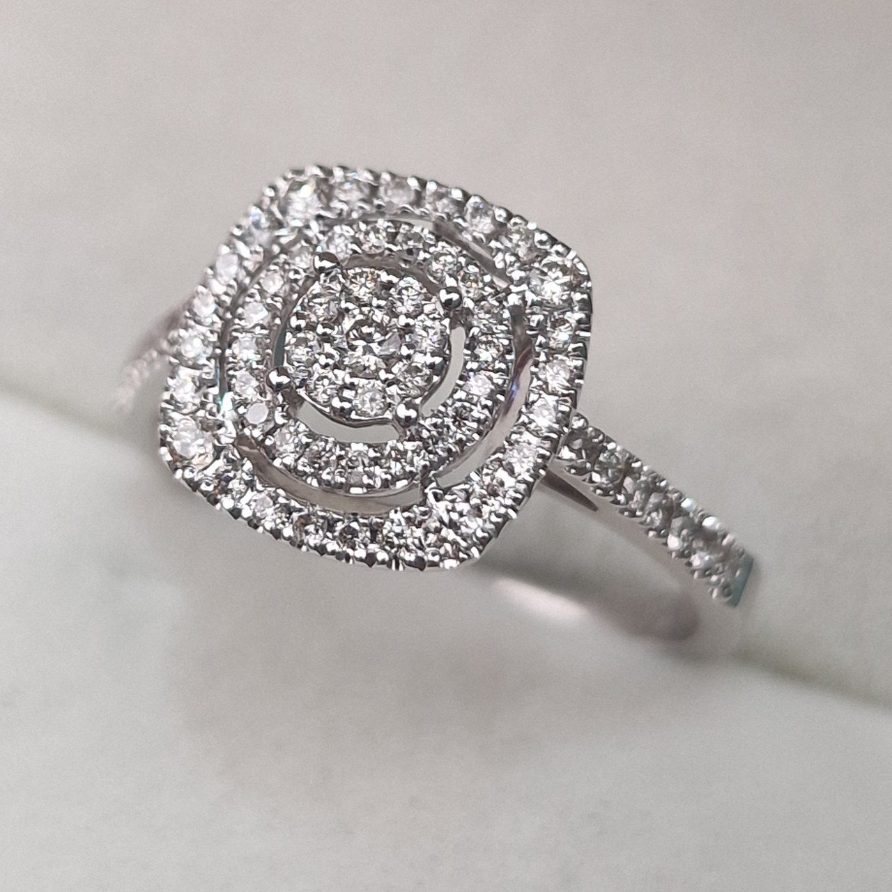 Кольцо Deimantas 104947690 17,5р 2,86гр 0,41ct. купить,NaN