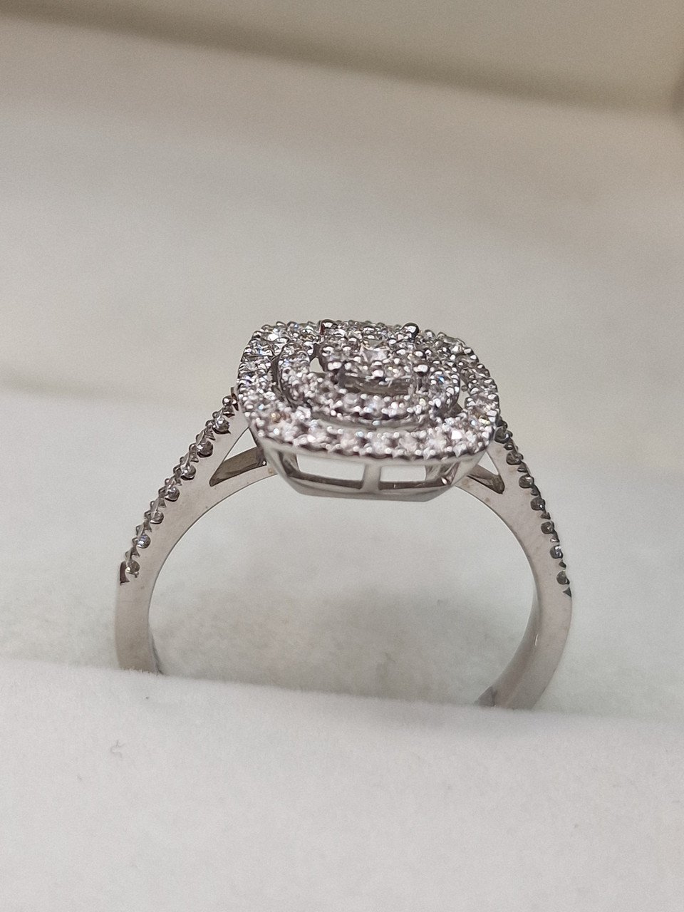 Кольцо Deimantas 104947690 17,5р 2,86гр 0,41ct. купить,NaN
