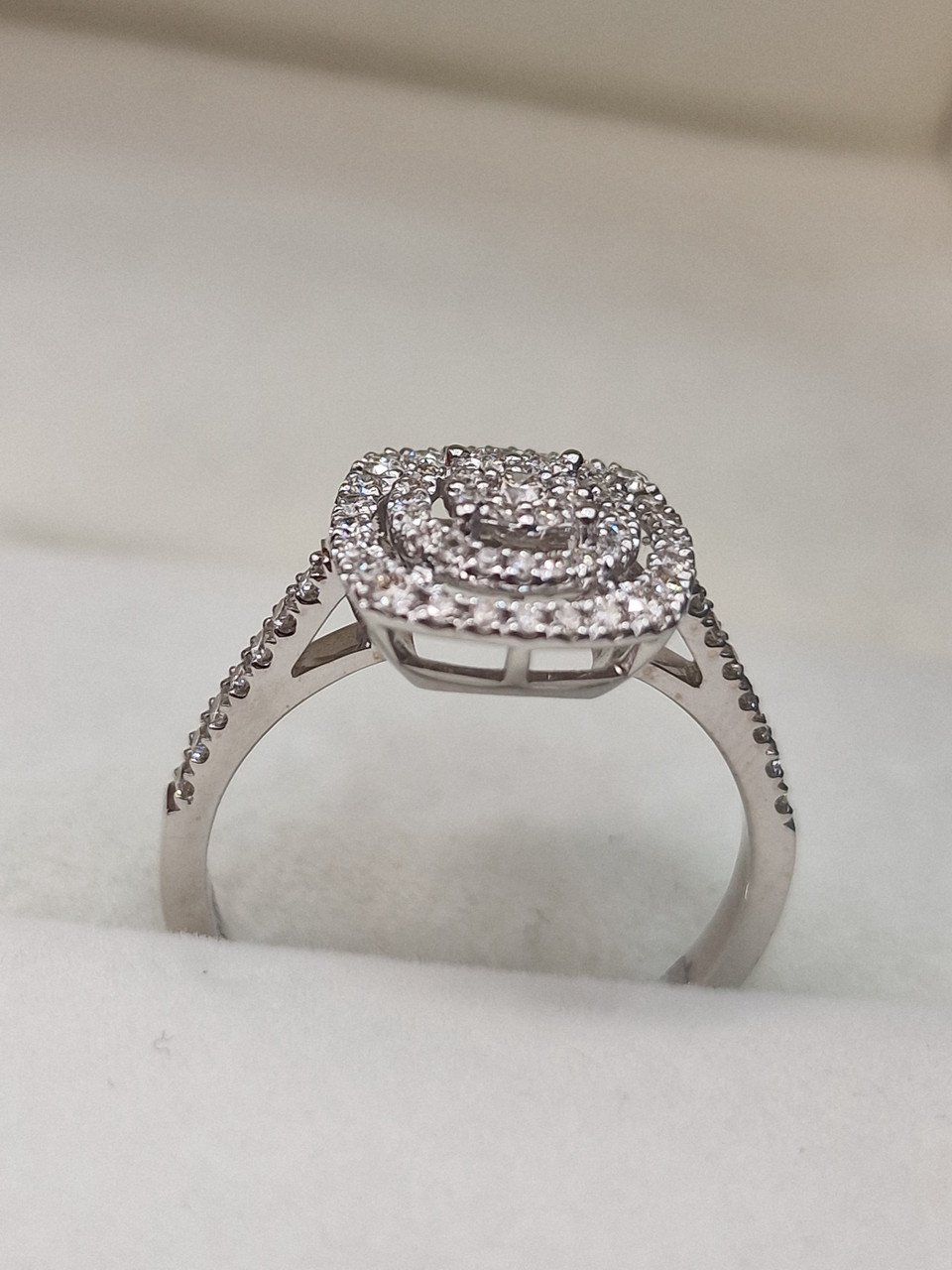 Кольцо Deimantas 104947690 17,5р 2,86гр 0,41ct. купить,NaN