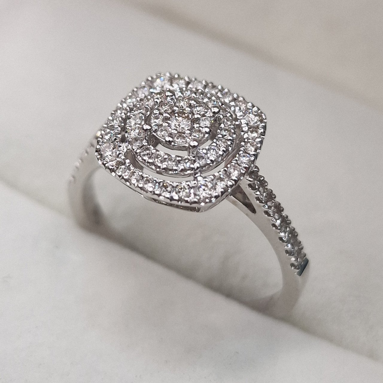 Кольцо Deimantas 104947690 17,5р 2,86гр 0,41ct. купить,NaN