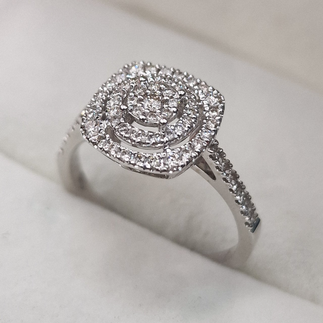 Кольцо Deimantas 104947690 17,5р 2,86гр 0,41ct. купить,NaN