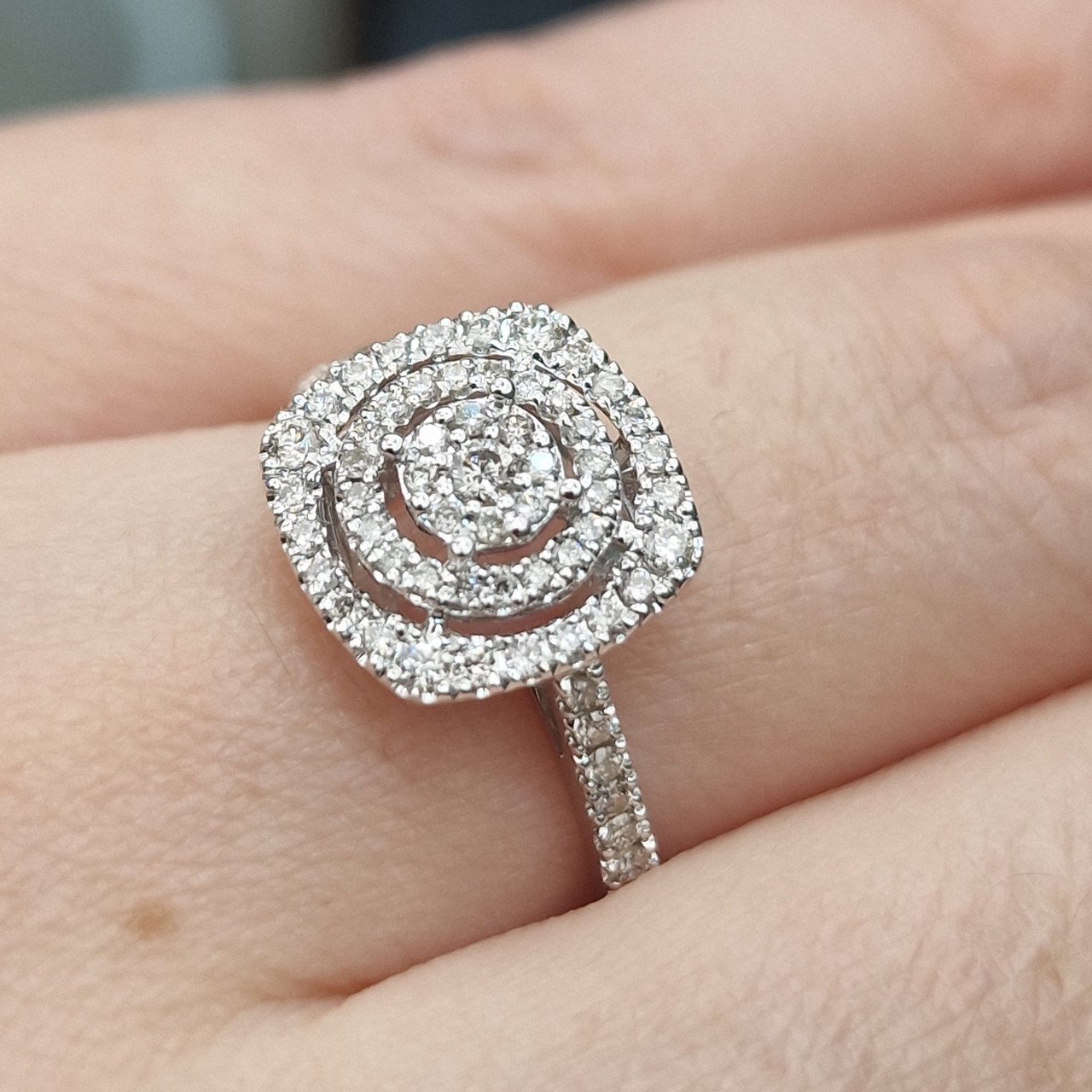 Кольцо Deimantas 104947690 17,5р 2,86гр 0,41ct. купить,NaN