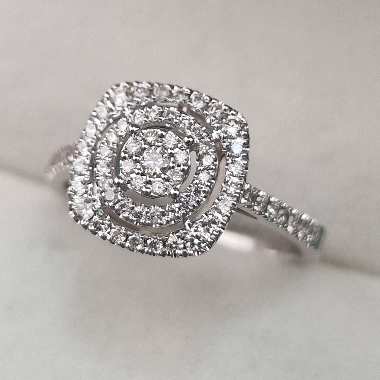 Кольцо Deimantas 104947690 17,5р 2,86гр 0,41ct. купить,NaN