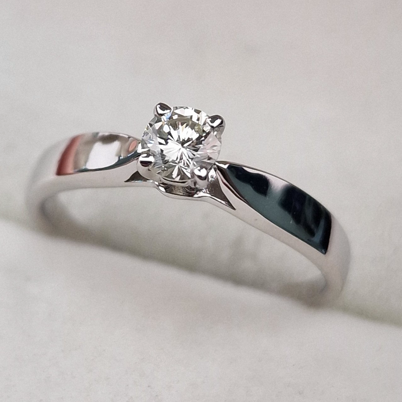 Кольцо Deimantas 104564007 16,5р 1,97гр 0,256ct. купить,NaN