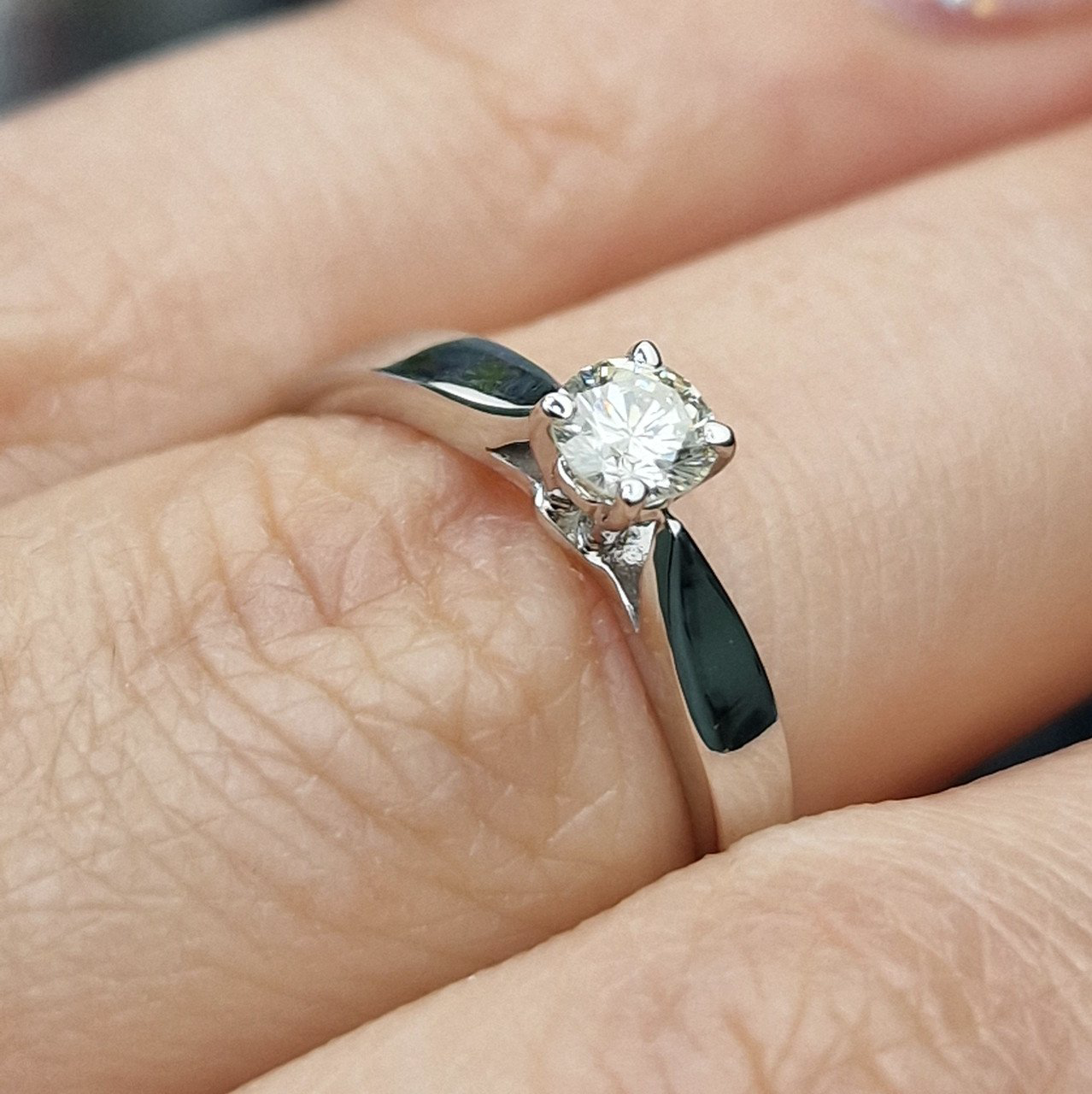 Кольцо Deimantas 104564007 16,5р 1,97гр 0,256ct. купить,NaN